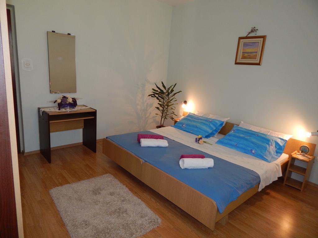 Apartment Strmac Labin  Bilik gambar