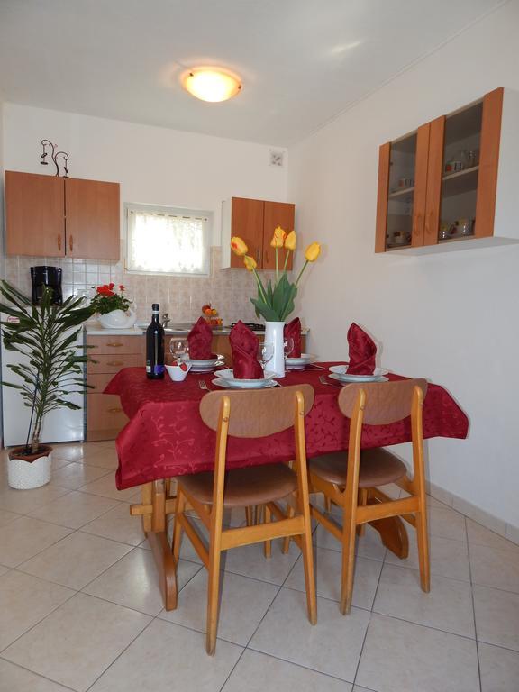 Apartment Strmac Labin  Bilik gambar